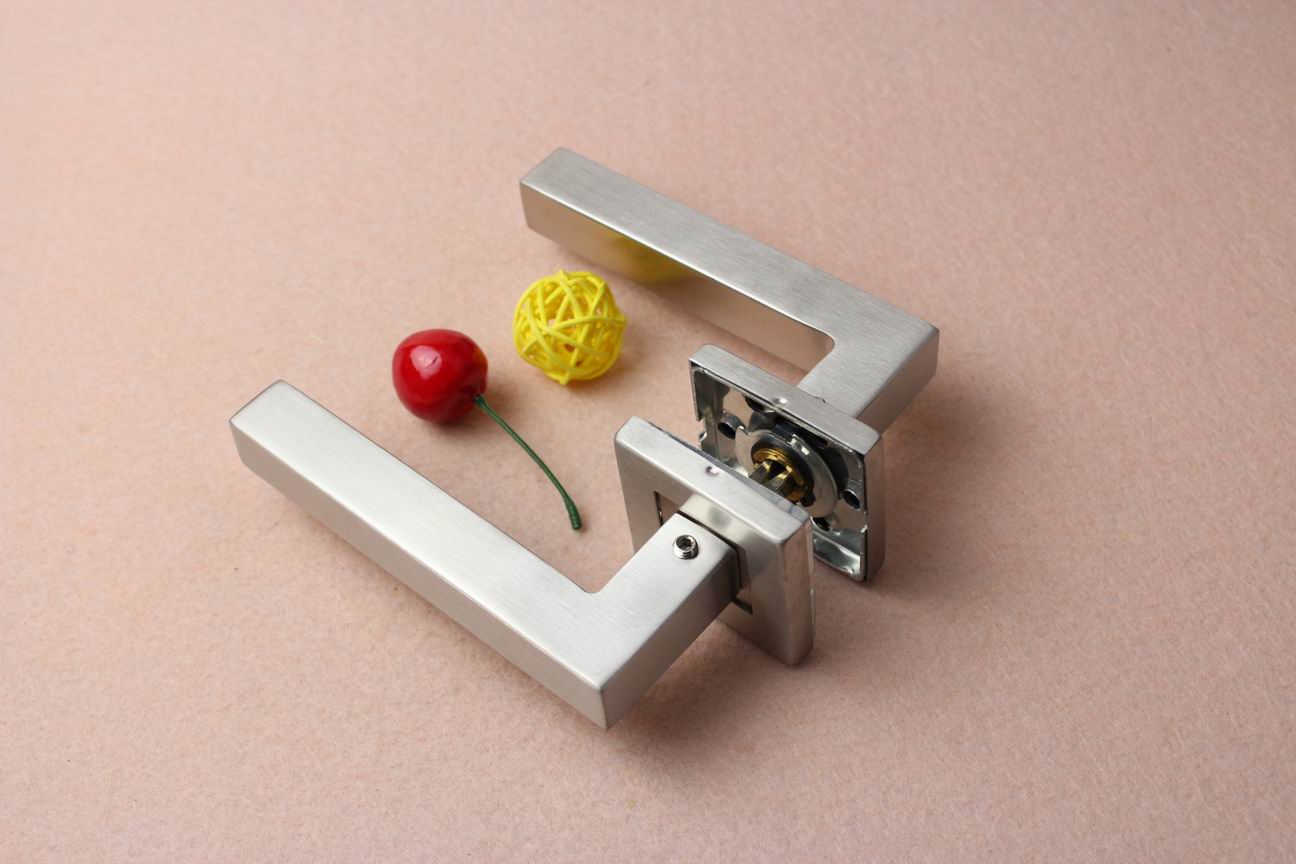 Made in China timber door lock,door lock types